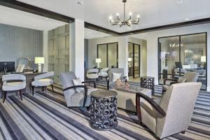 Apartments in The Heights Houston, Texas - Clubroom Leasing and Seating Areas